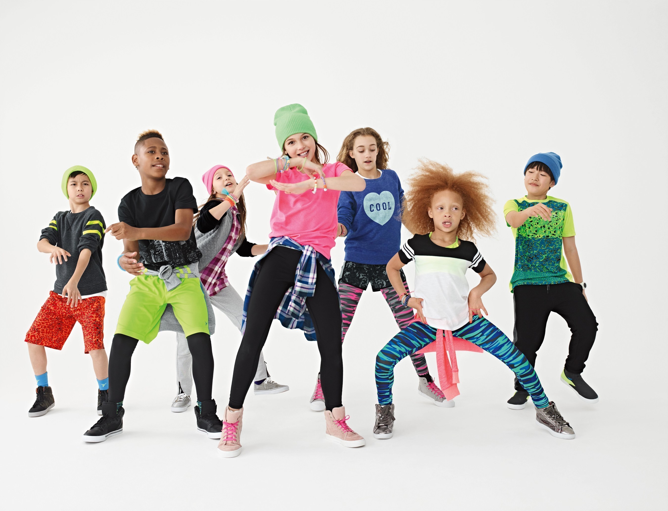В группе современного танца 46 детей. Хип-хоп танцы для детей. Хип хоп дети. Детские современные танцы. Танцевальные группы дети.